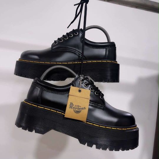 Platform Lace-Up Oxford Shoe in Smooth Leather — image 1