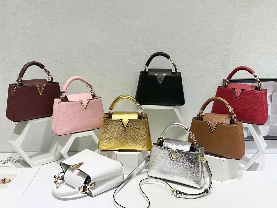The Victoria Textured Top-Handle Bag – Structured Pebbled Crossbody with V-Hardware — image 1