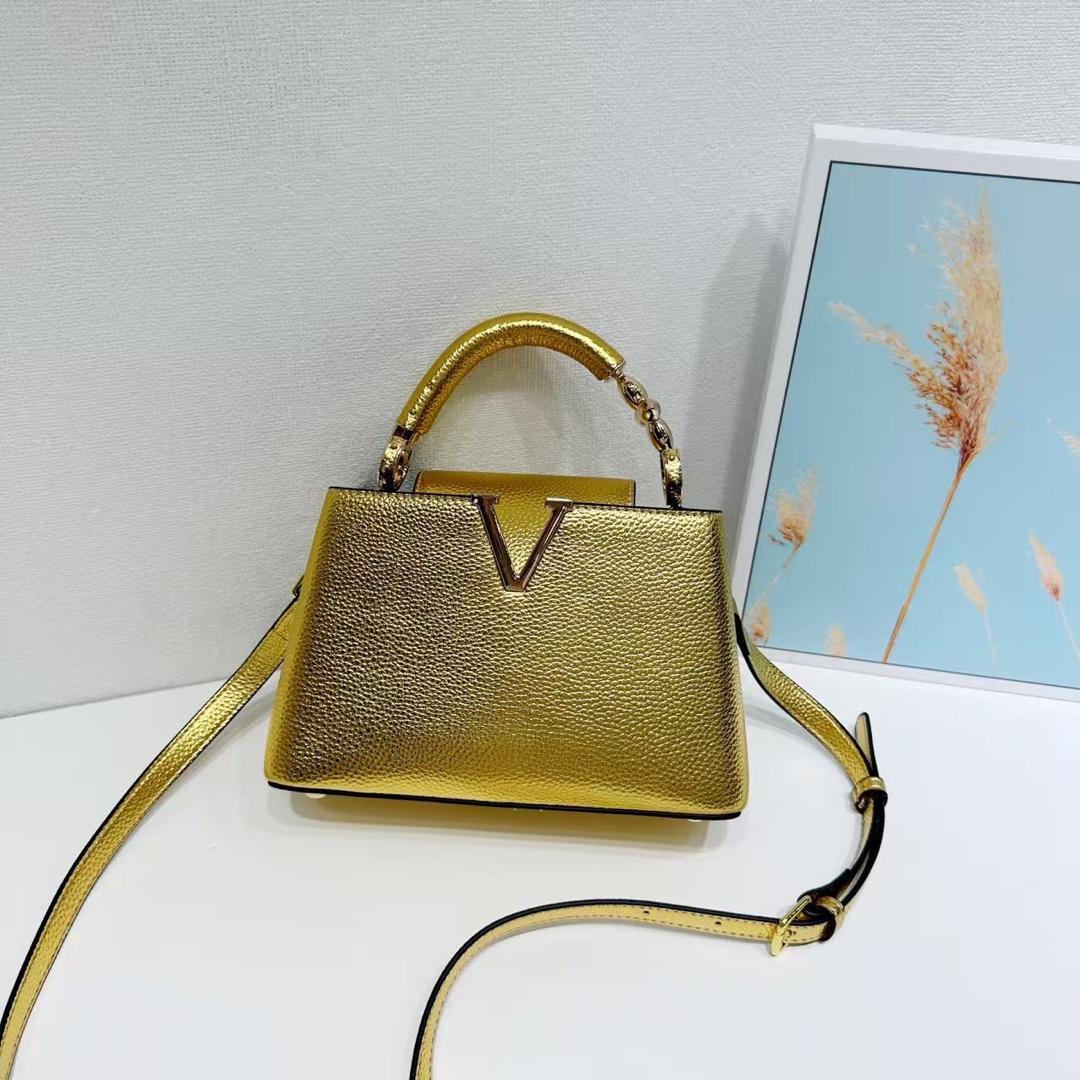 The Victoria Textured Top-Handle Bag – Structured Pebbled Crossbody with V-Hardware — image 3