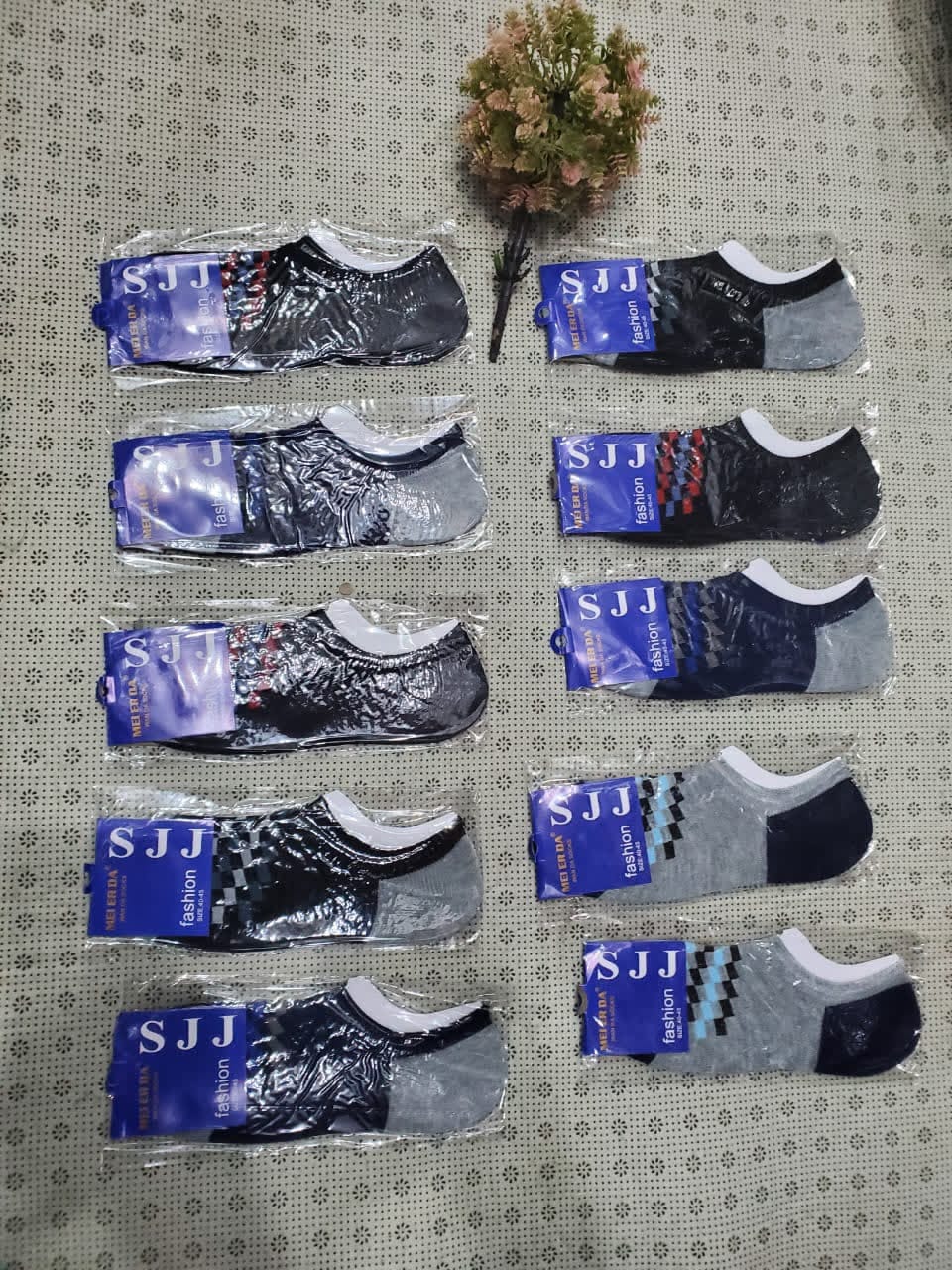 Unisex Patterned Ankle No-Show Fashion Socks — image 1