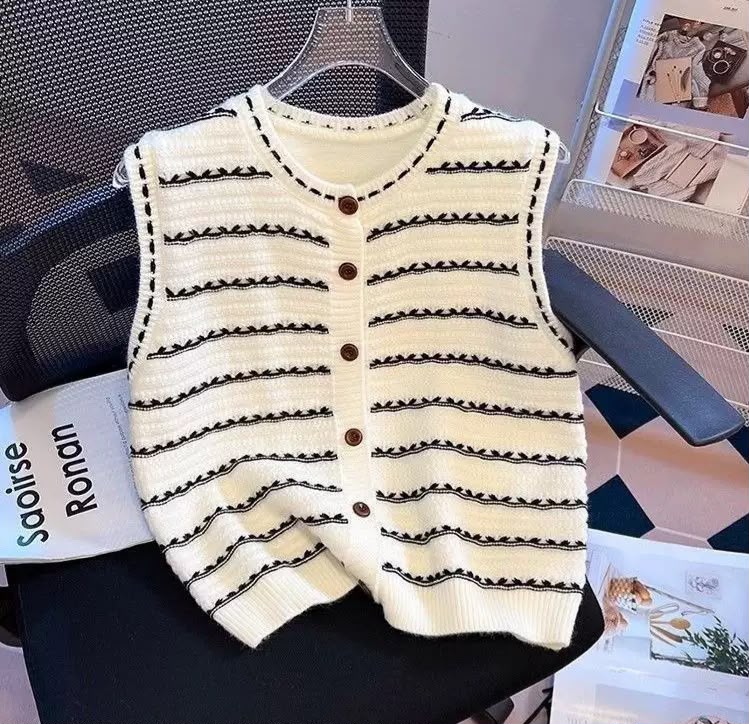 Wave-Stripe Knit Button-Front Sweater Vest — image 4