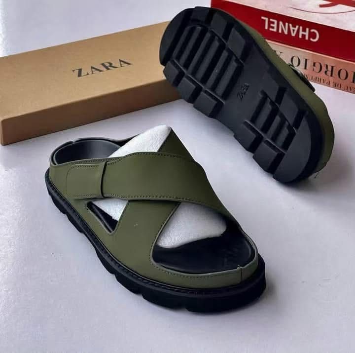 Zara Men's Chunky Lug-Sole Cross-Strap Slide Sandals — image 1